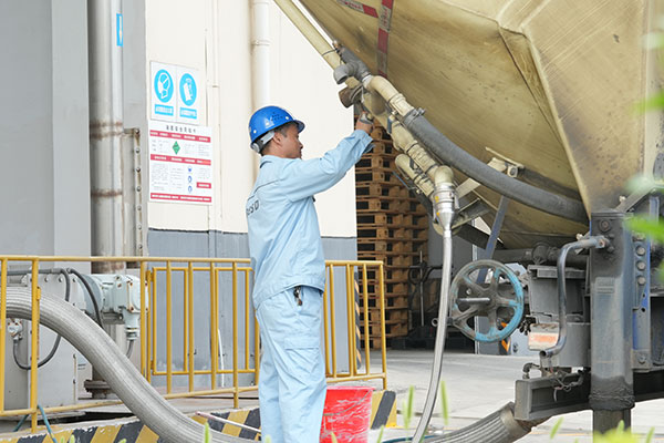 حمل مواد اولیه